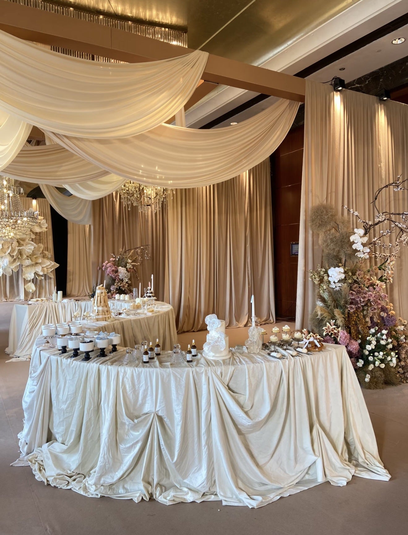 White Metal Dessert Table Stand - Wedding Party Display Panels